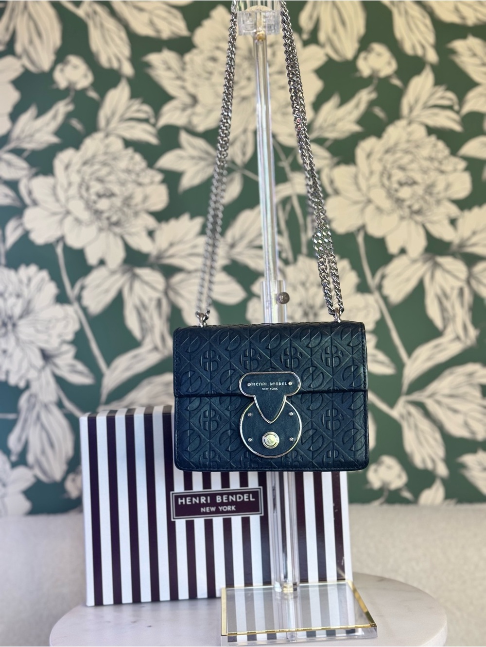 Henri Bendel Embossed Leather Chain Shoulder Bag EUC, box included!